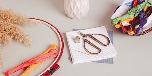 Dielňa s nitkami a rámom